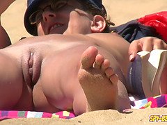 Big Pussy Lips Closeup Voyeur Beach Amateurs Milfs Video
