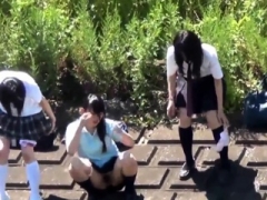 Japanese teenage skanks pee