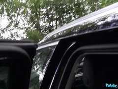 Amateur, Mamada, Coche, Estilo perrito, Penetracion con dedos, Pov, Público, Coño