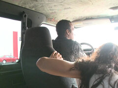 Gros cul, Sucer une bite, Brunette brune, Bus, Tir de sperme, Branlette thaïlandaise, Hard, Hd