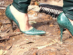 sloppy high-heeled shoes