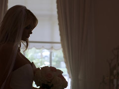 Classy lady Riley Steele seduces wedding singer