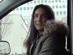 Grosse bite, Noire, Voiture, Poilue, Orgasme, Petite femme, Public