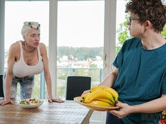 Grote kont, Grote lul, Grote mammen, Blond, Pijpbeurt, Hondjeshouding, Moeder die ik wil neuken, Tieten likken