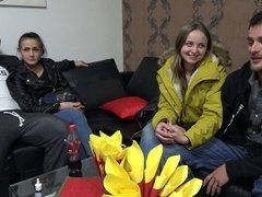 Amatør, Røv, Blondine, Pik sutte, Hundestilling, Give finger, Pov, Teenager