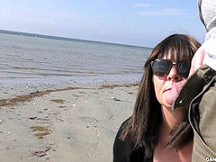 Leie, Strand, Braunhaarige, Kompilation, Milf, Ehefrau