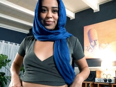 Stepuncle's taboo lesson: Fucking a young, curvy, hijab-wearing girl after class - Hijab hookup!