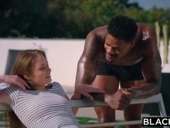 Grosse bite, Sucer une bite, Brunette brune, Couple, Éjaculation interne, Interracial, Piscine, Pov