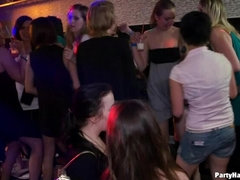 Blond, Sperma in mond, Sperma shot, Dansen, Hondjeshouding, Feest, Rijden, Tieten likken