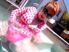Watch this busty British MILF finger her pussy and masturbate while splashing in the pool