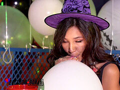 uber-sexy Witch kitty Carrera Halloween Balloon B2P - AmateurBoxxx